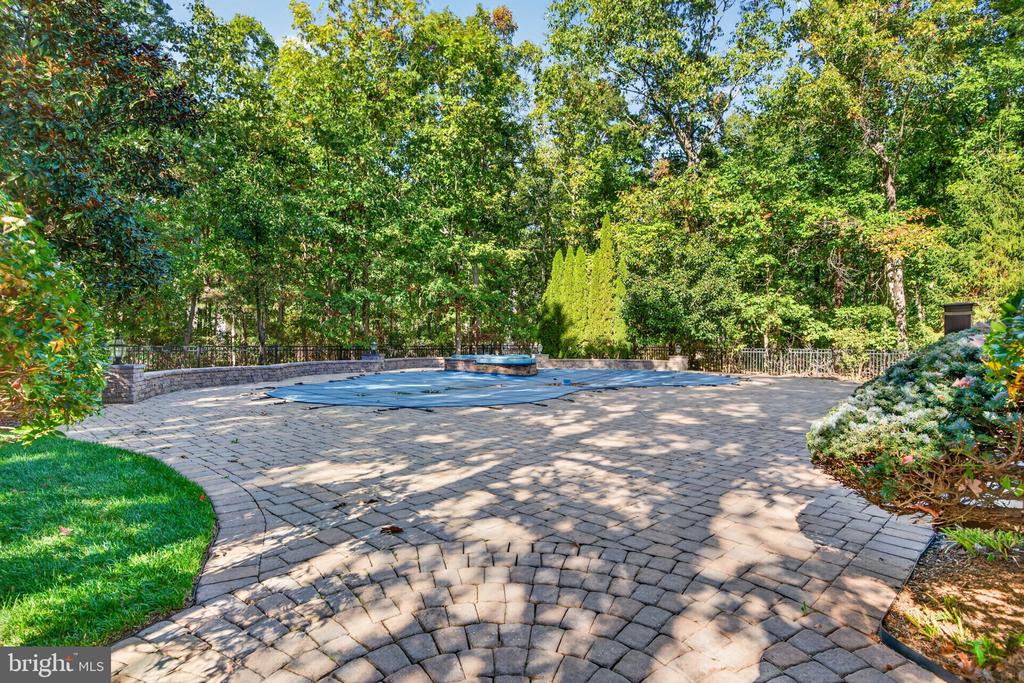 31 HIGH POINT DRIVE