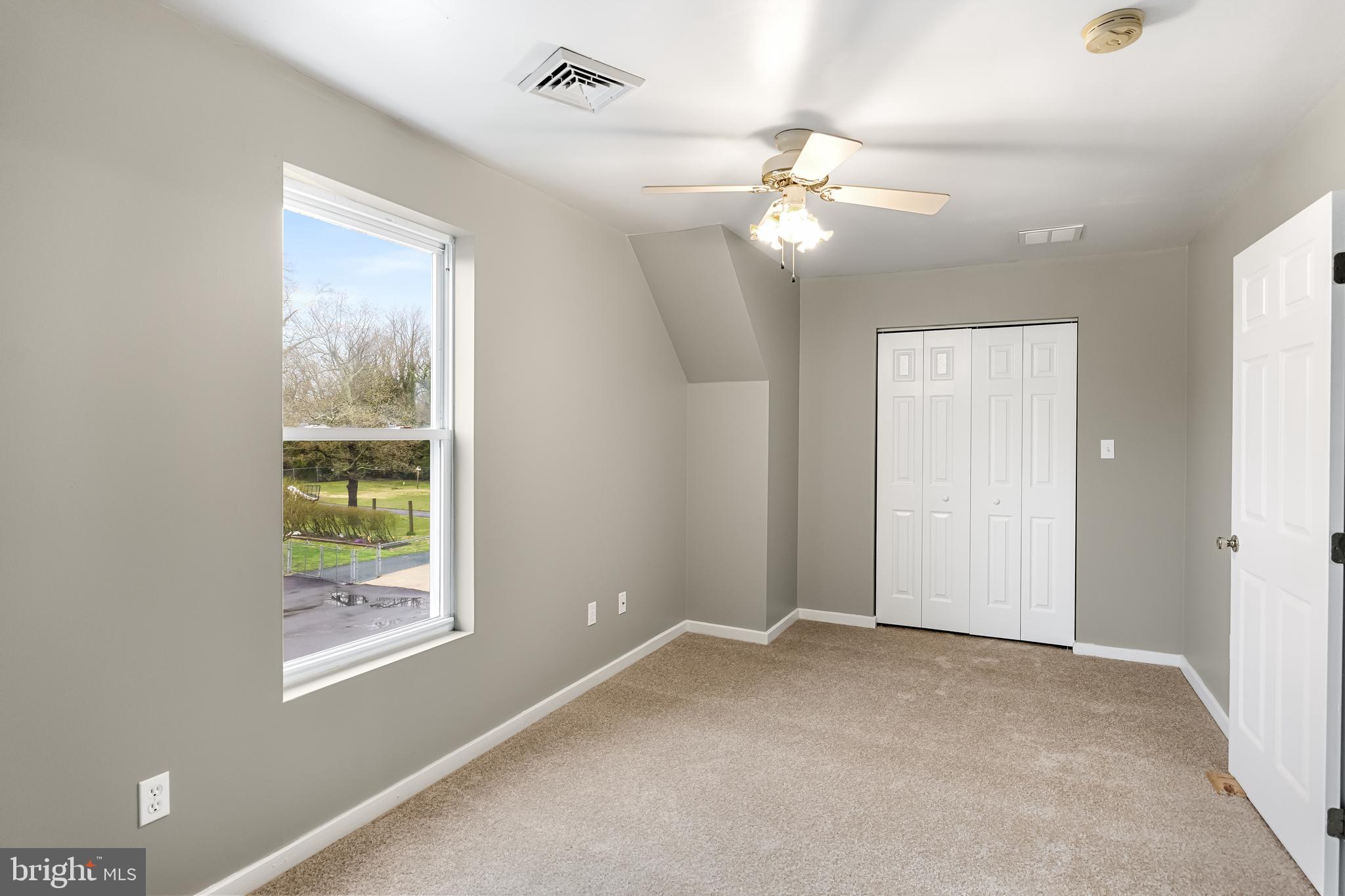 330 E Oak Rd