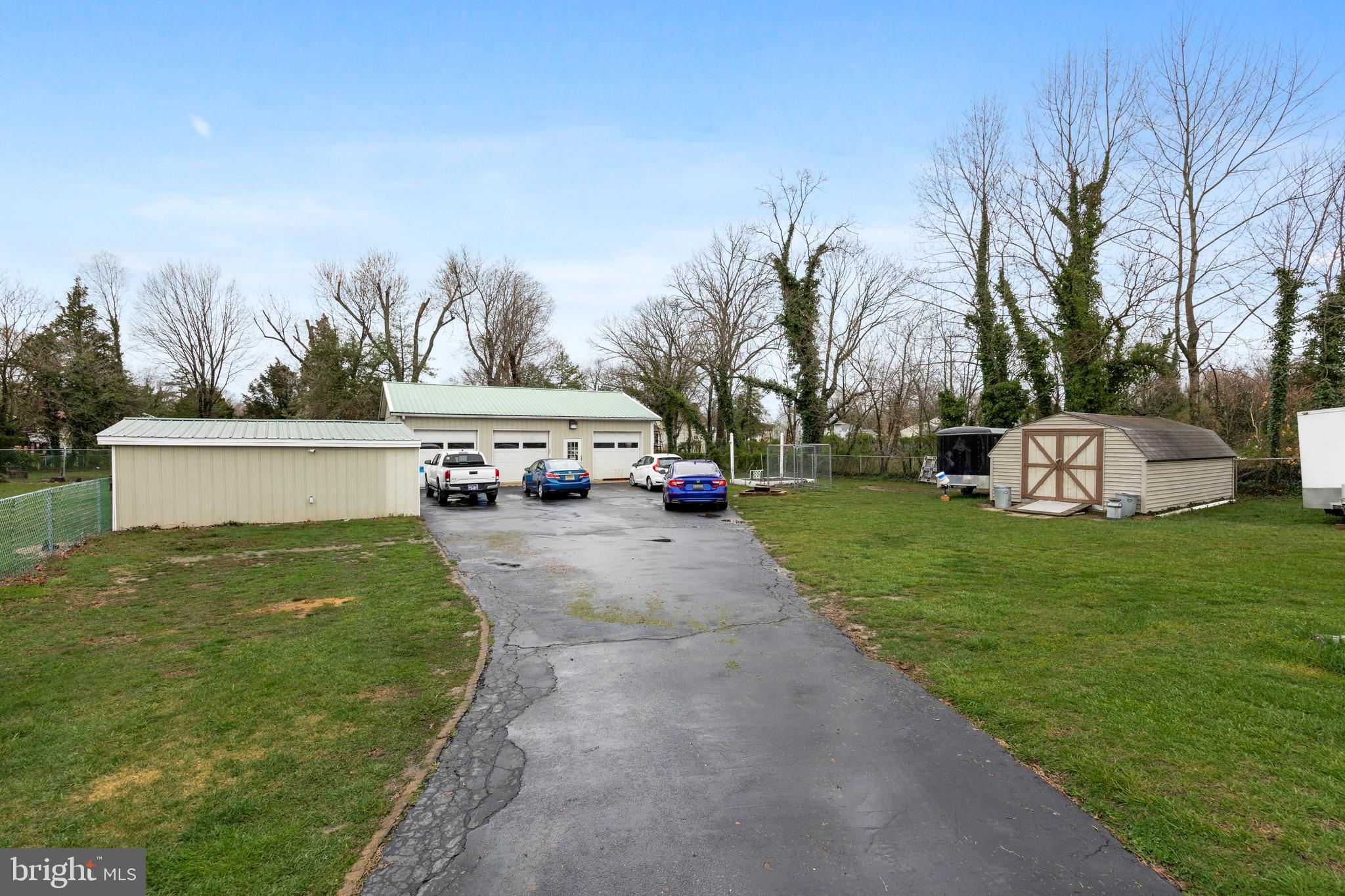 330 E Oak Rd