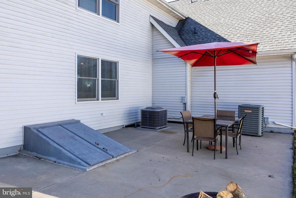 1611 Dolly Dr