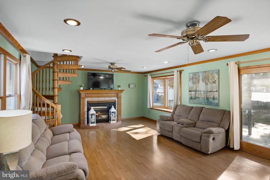 1611 Dolly Dr