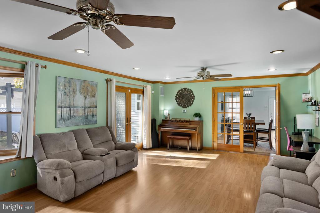 1611 Dolly Dr
