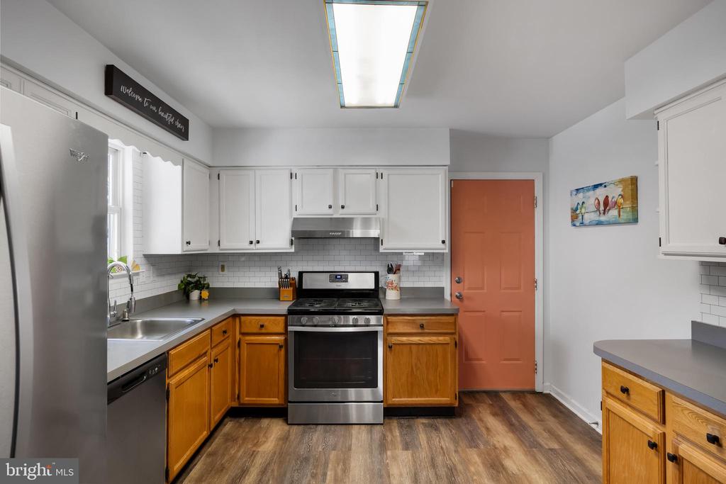 1611 Dolly Dr