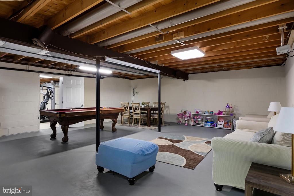 1611 Dolly Dr