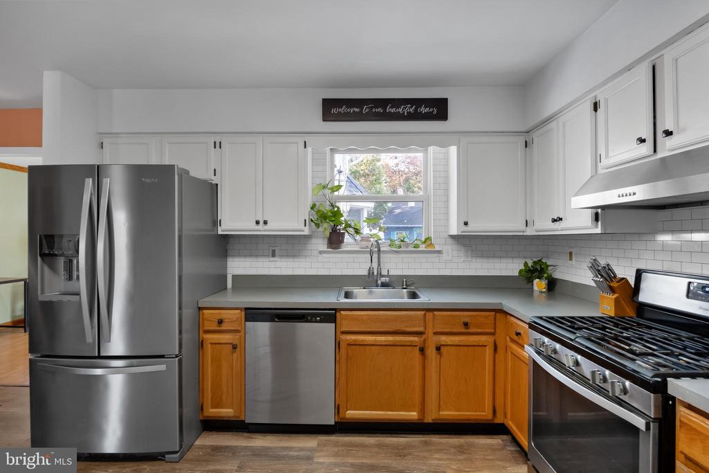 1611 Dolly Dr