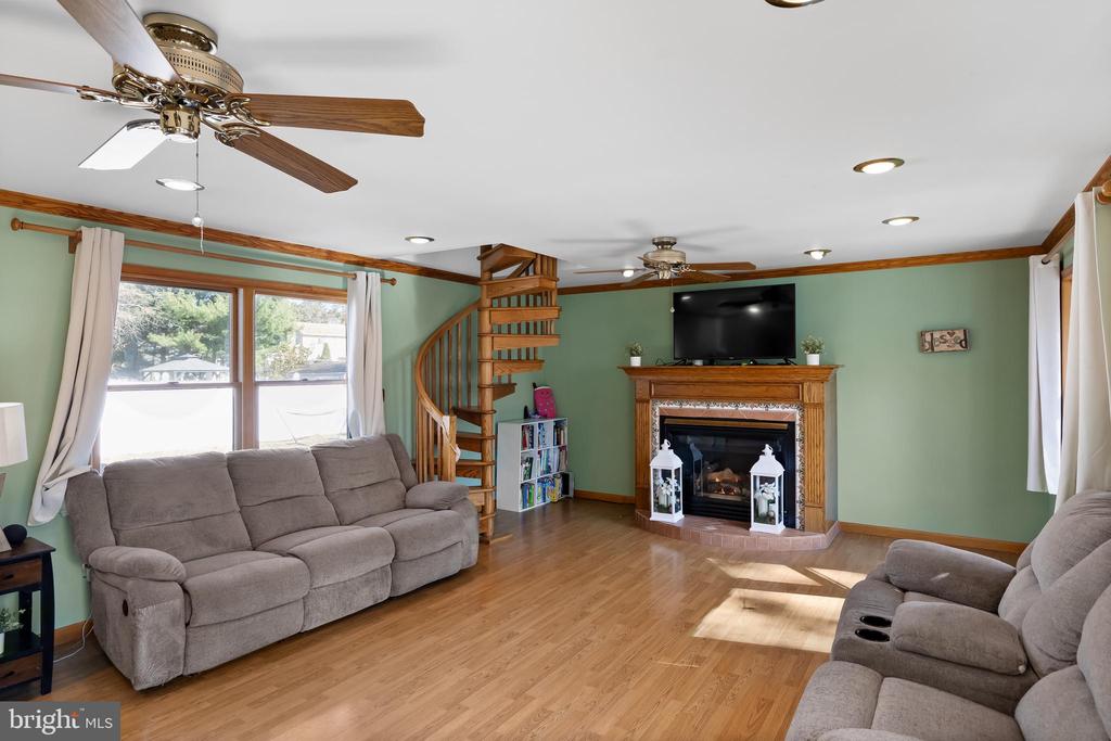 1611 Dolly Dr