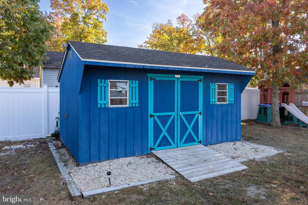 1611 Dolly Dr