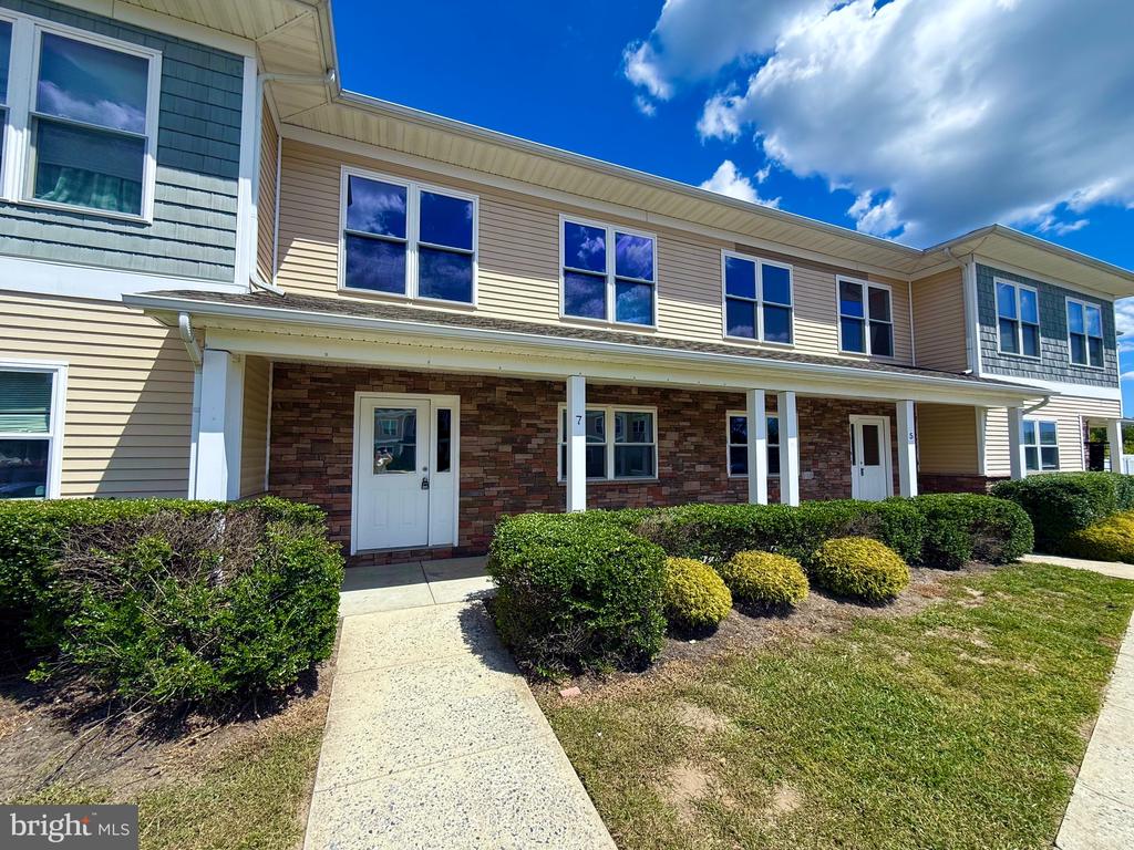 7 WHITAKER COURT