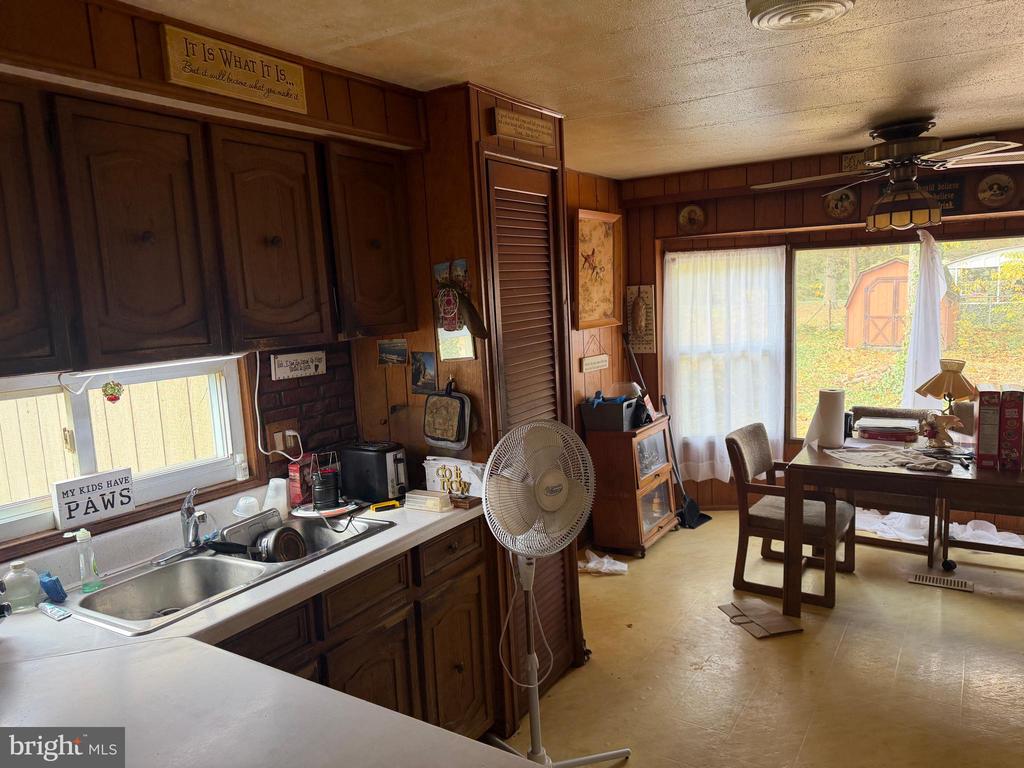 537 DANDELION ROAD