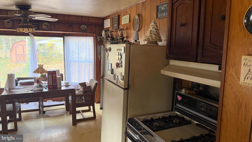 537 DANDELION ROAD