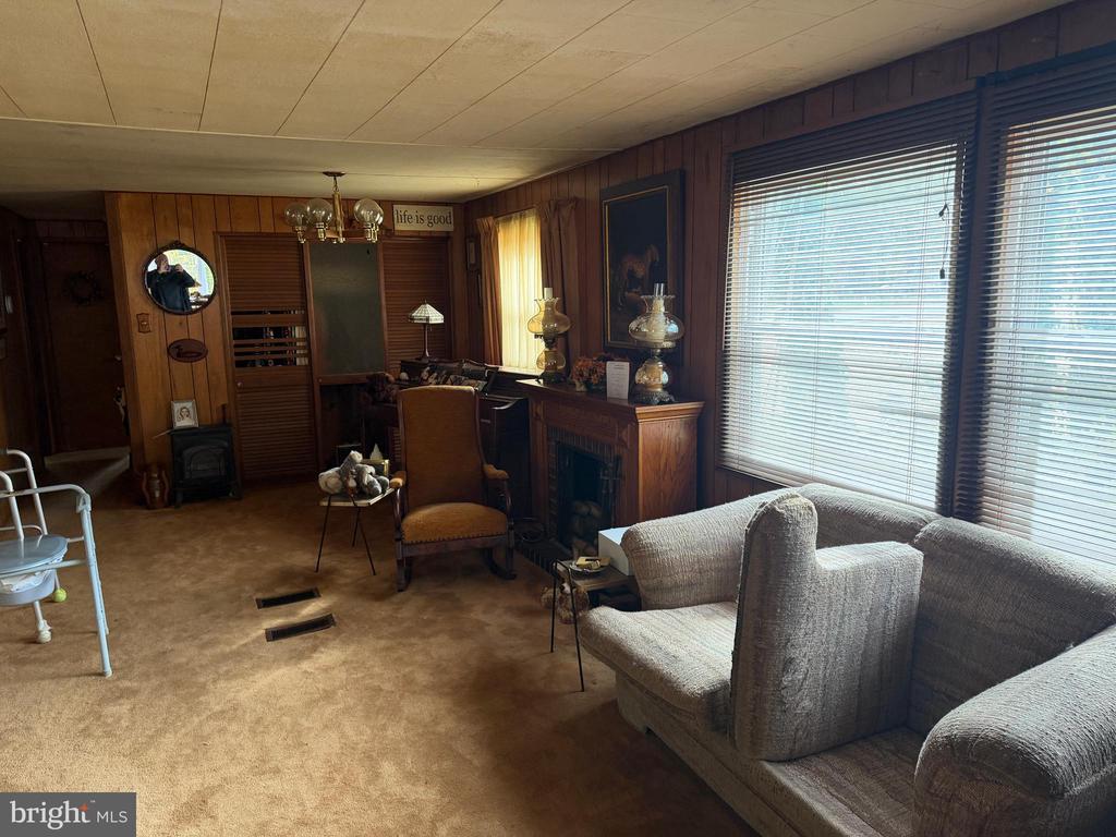 537 DANDELION ROAD