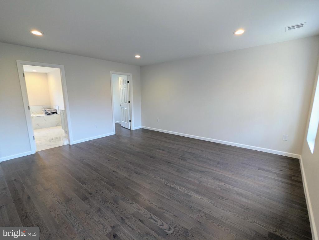 28 OSBORN LANE