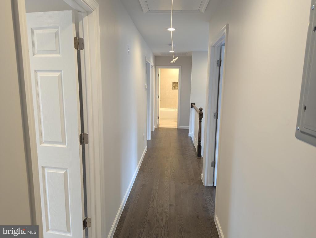 28 OSBORN LANE