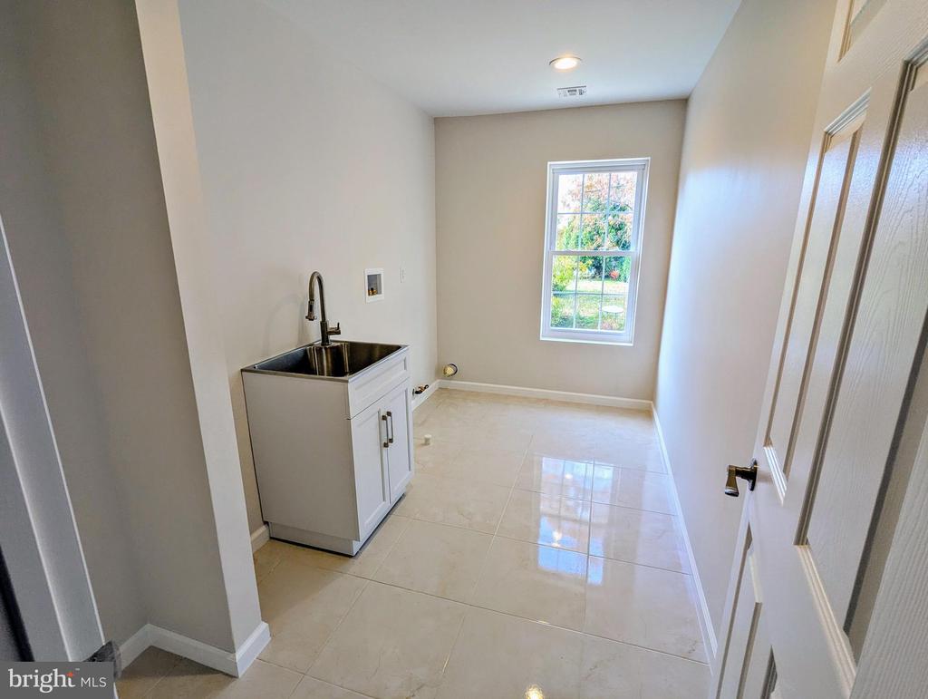28 OSBORN LANE