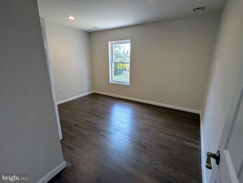 28 OSBORN LANE