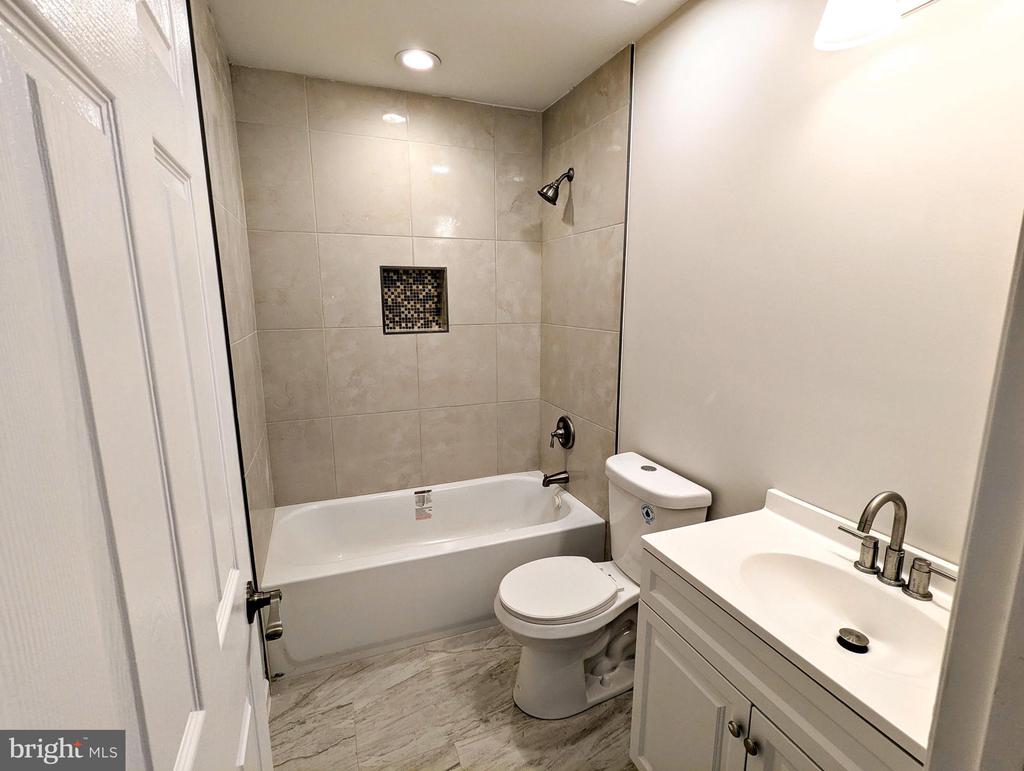 28 OSBORN LANE