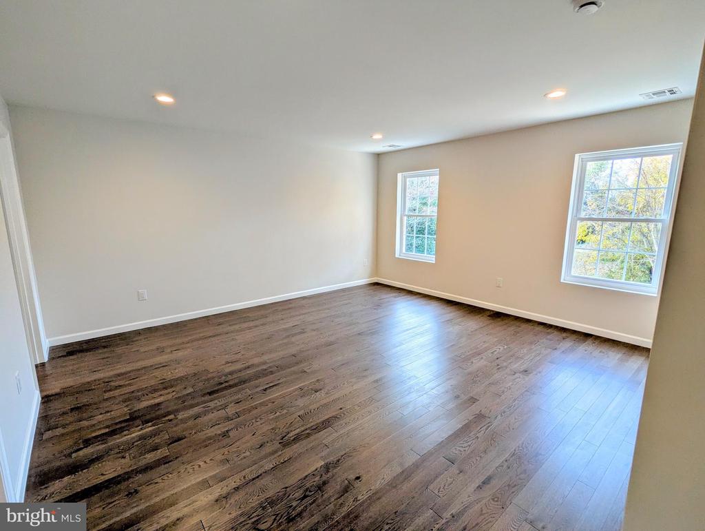 28 OSBORN LANE