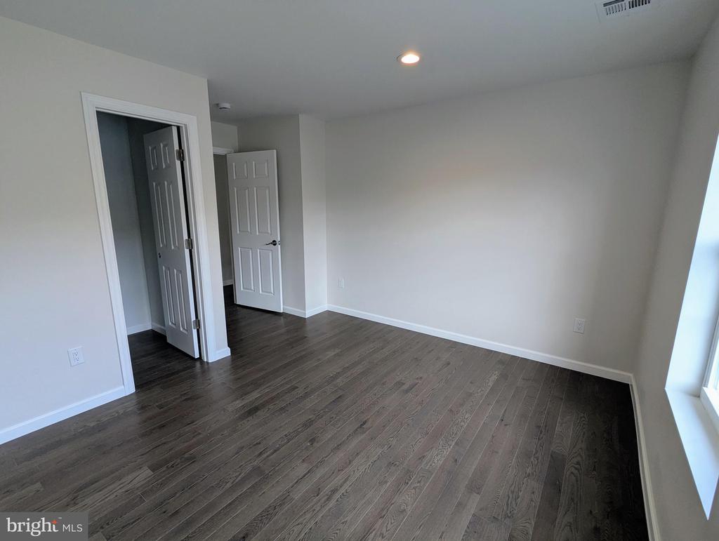 28 OSBORN LANE