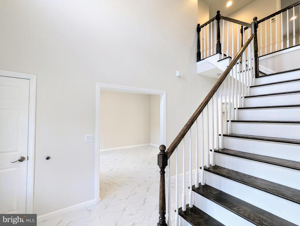 28 OSBORN LANE