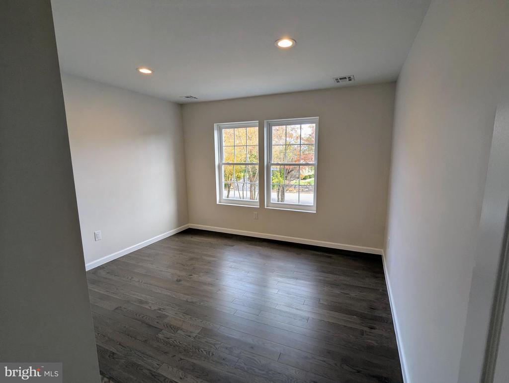 28 OSBORN LANE