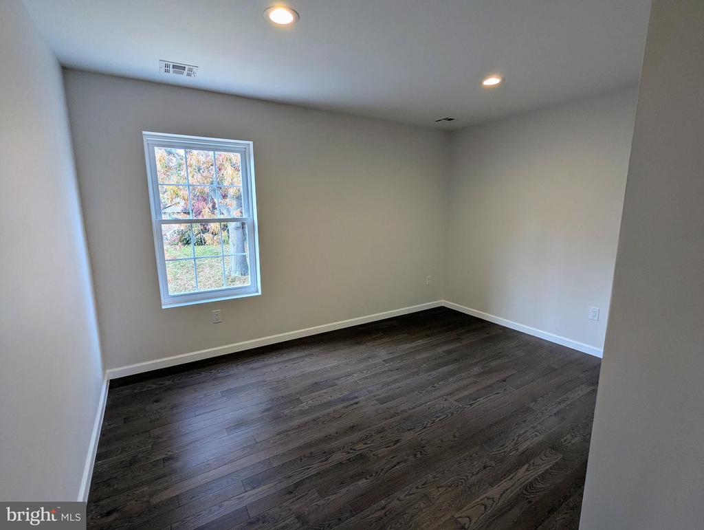 28 OSBORN LANE
