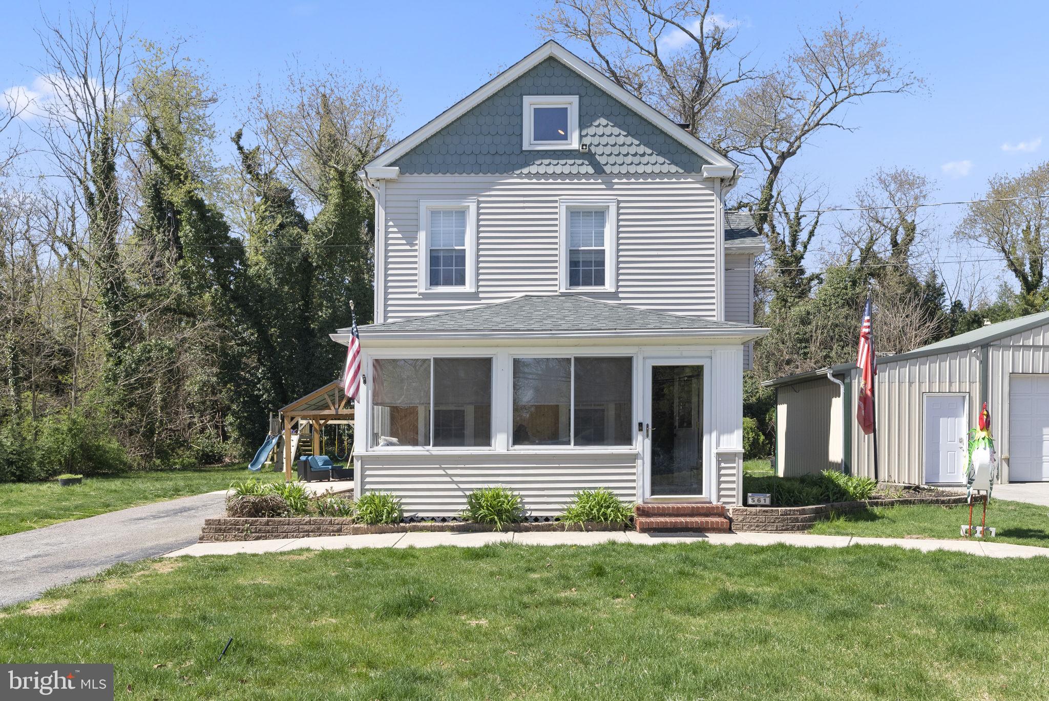 561 MORTON AVENUE