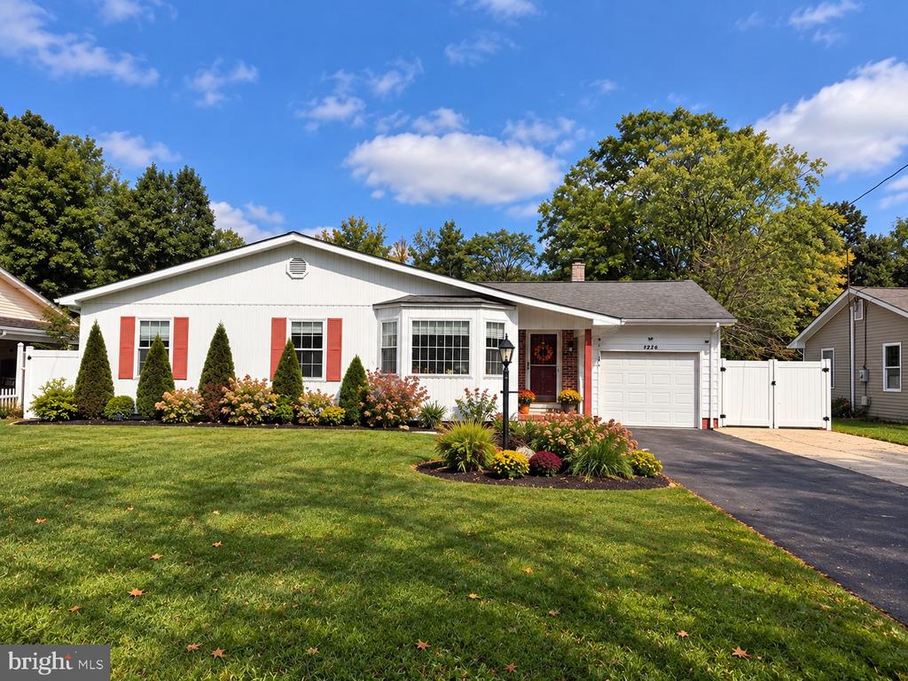 1236 MAGNOLIA ROAD