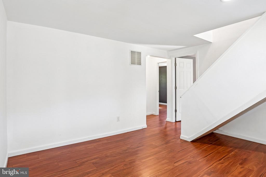 558 MORTON AVENUE