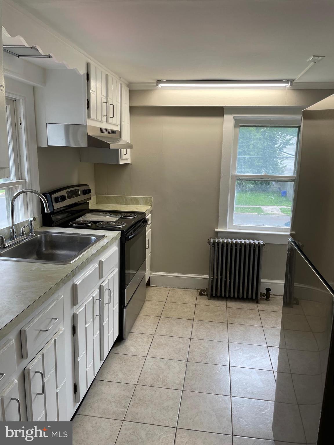 150 N Albertson AVENUE N Unit: E