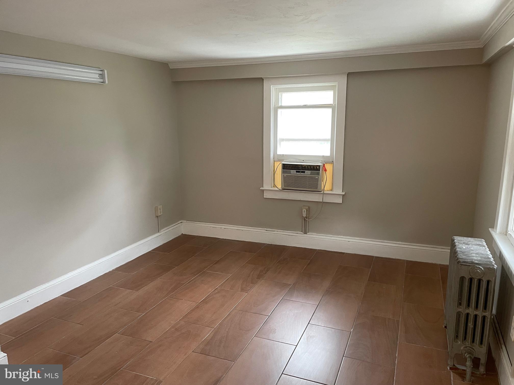 150 N Albertson AVENUE N Unit: E