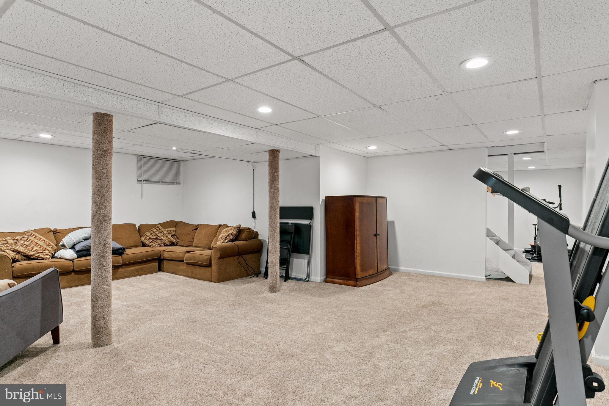 327 Lincoln AVENUE