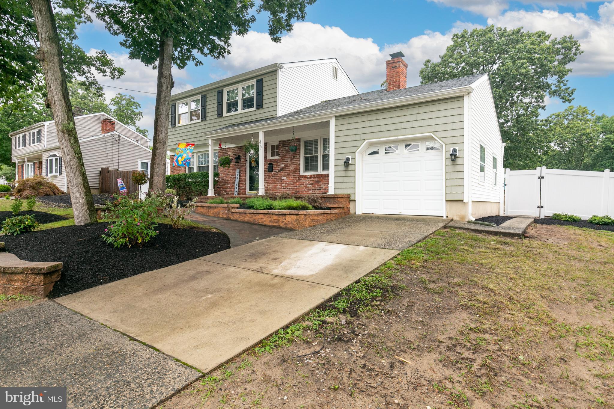 327 Lincoln AVENUE