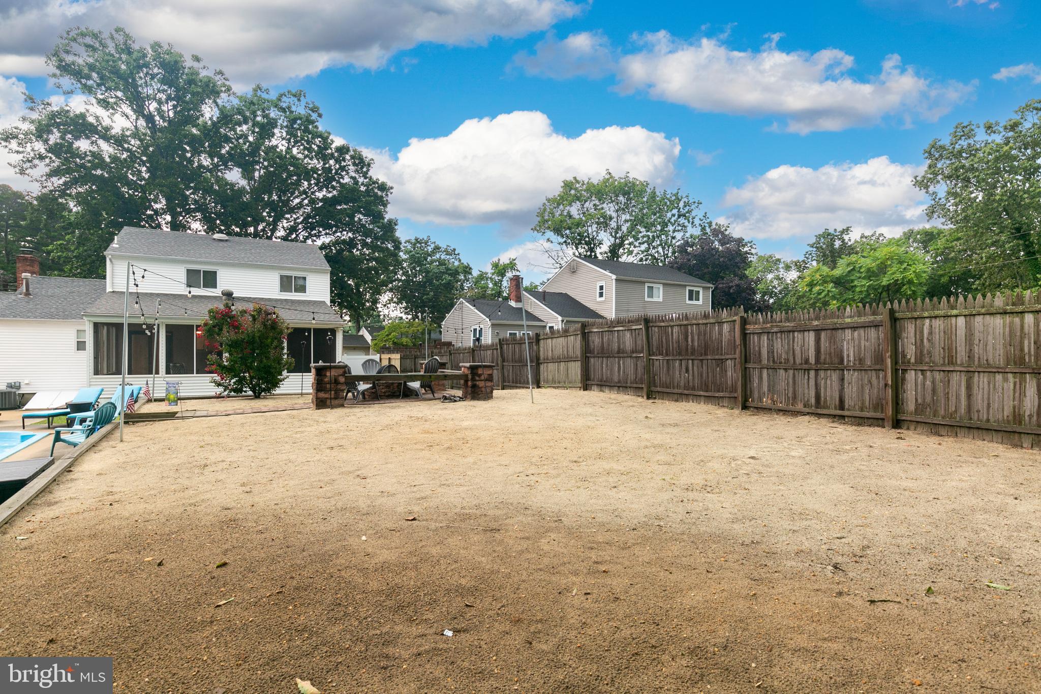 327 Lincoln AVENUE