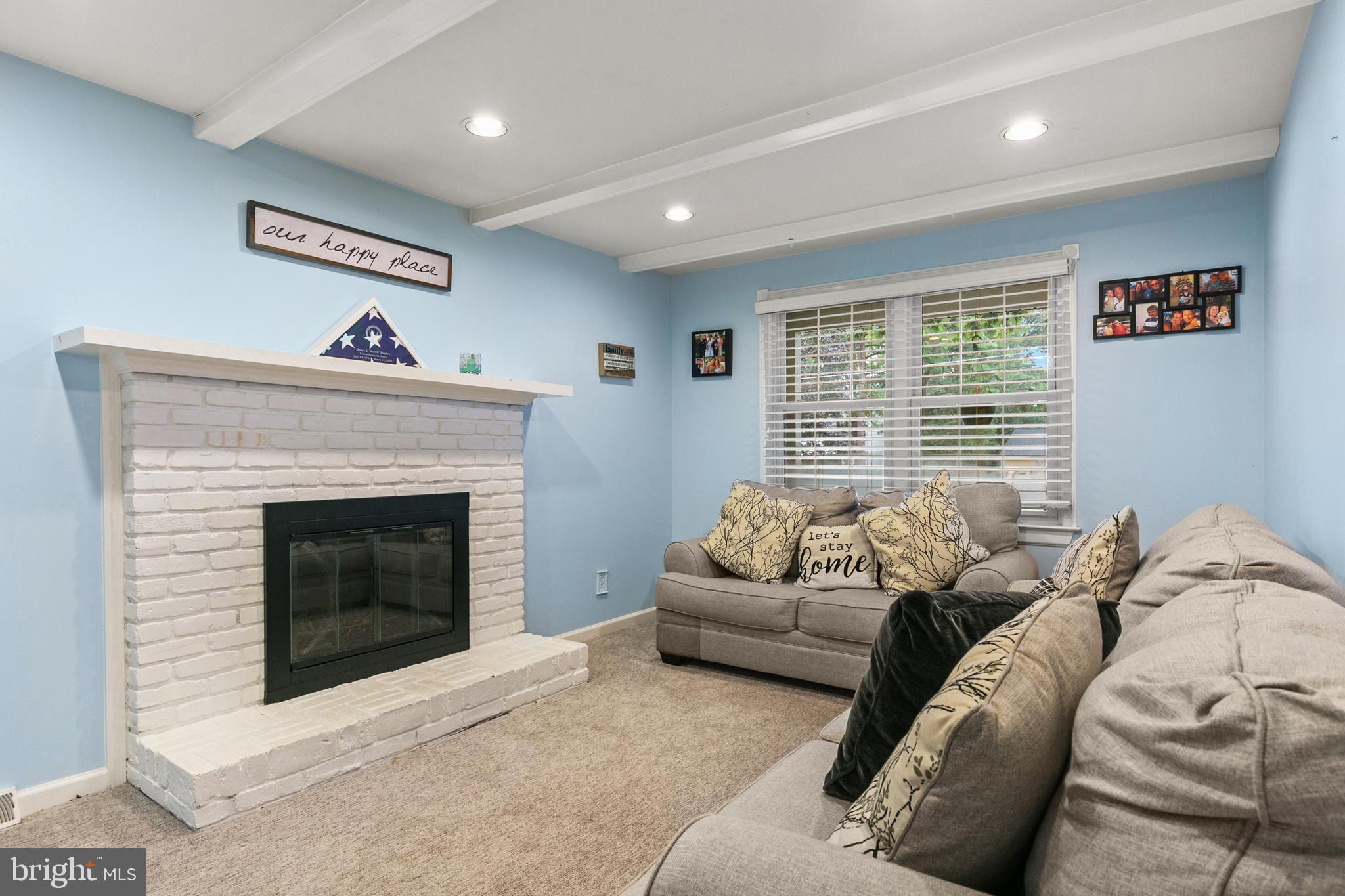 327 Lincoln AVENUE