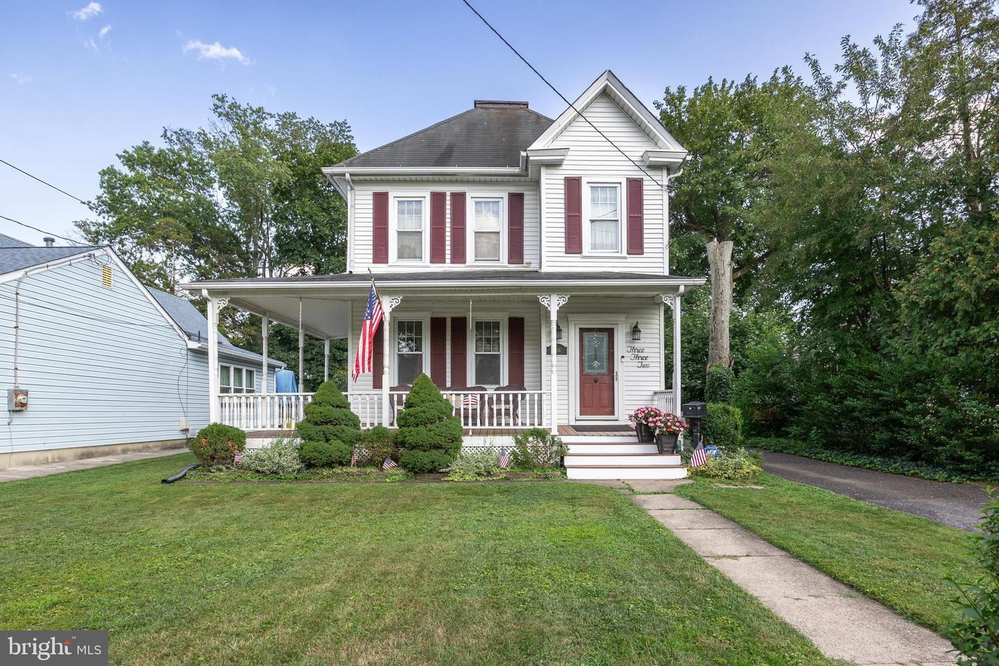 332 W Pine St