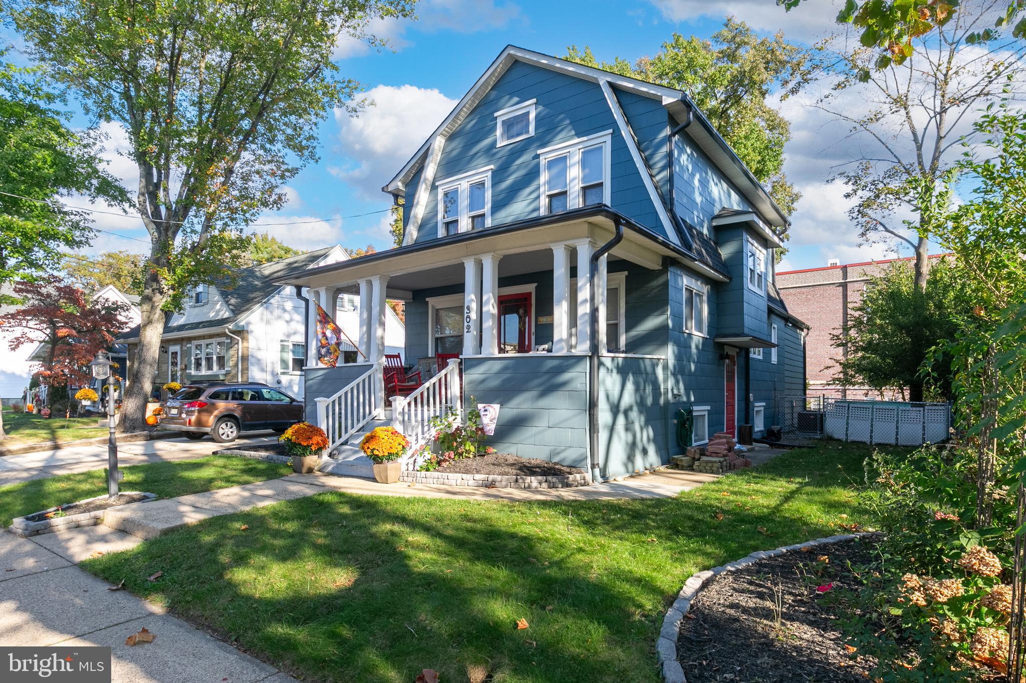 302 Center STREET