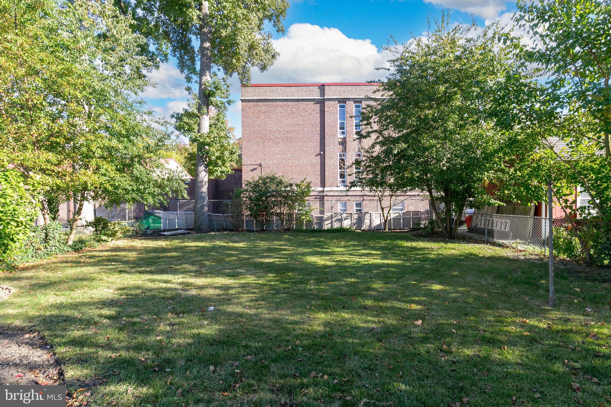 302 Center STREET