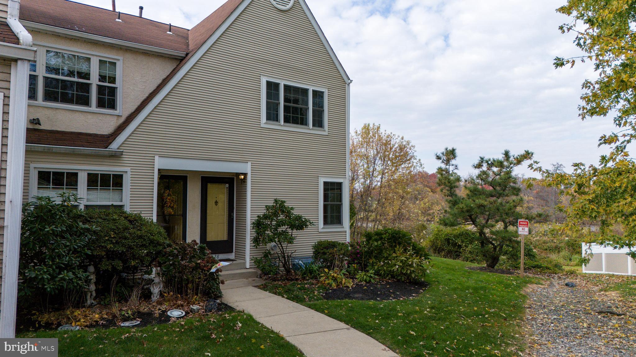111 E Beechwood AVENUE Unit: 28
