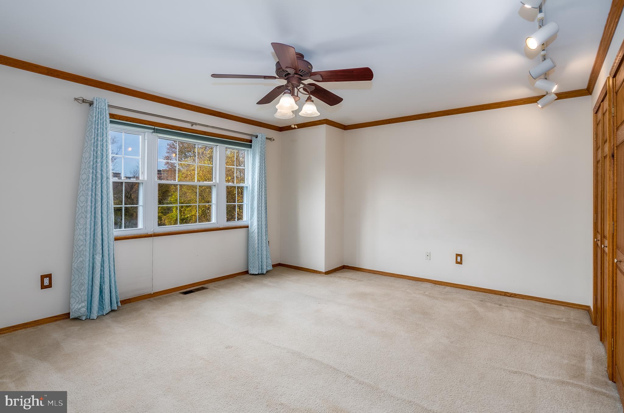 111 E Beechwood AVENUE Unit: 28