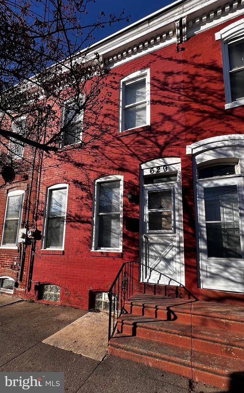629 Royden St