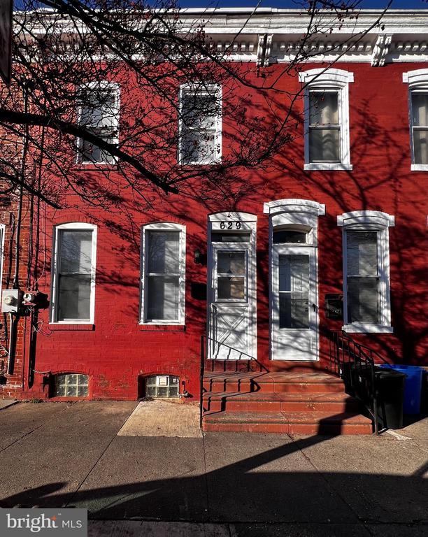 629 Royden St