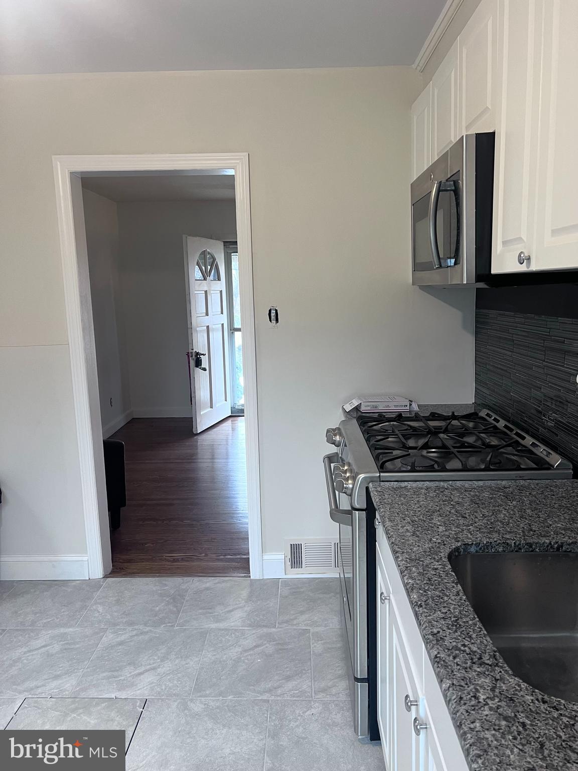 28 E 11TH AVENUE