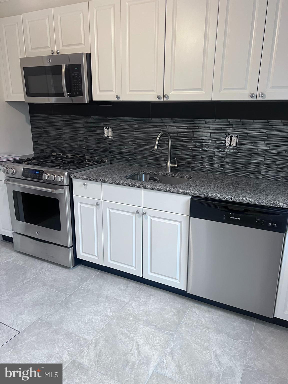 28 E 11TH AVENUE