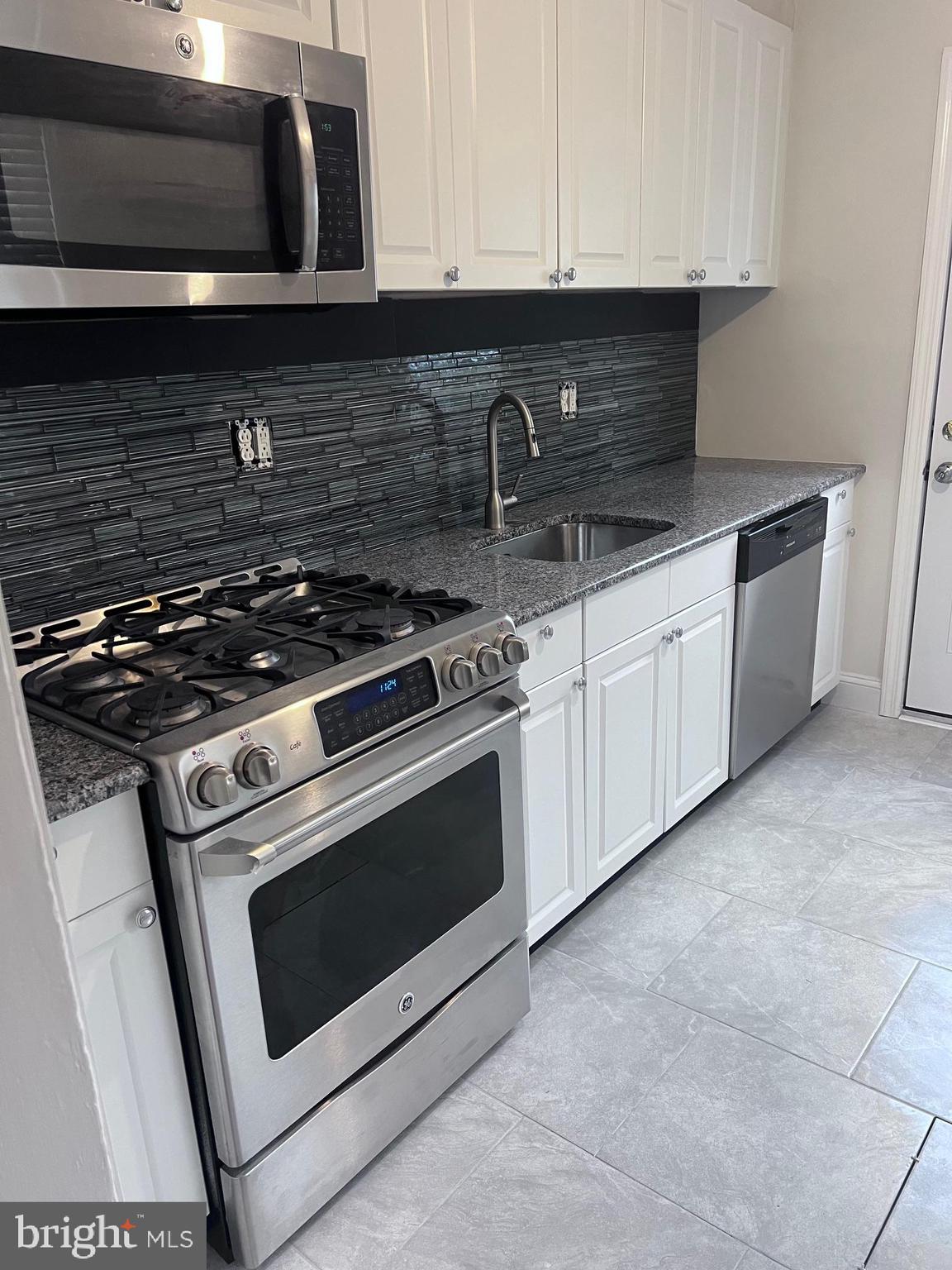 28 E 11TH AVENUE