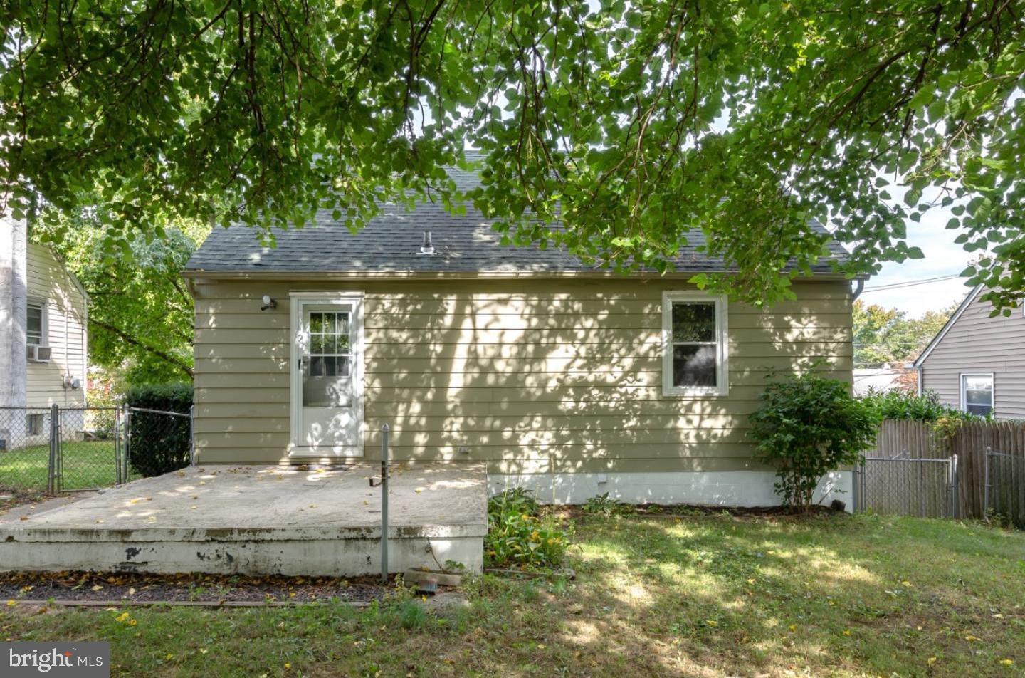 28 E 11TH AVENUE