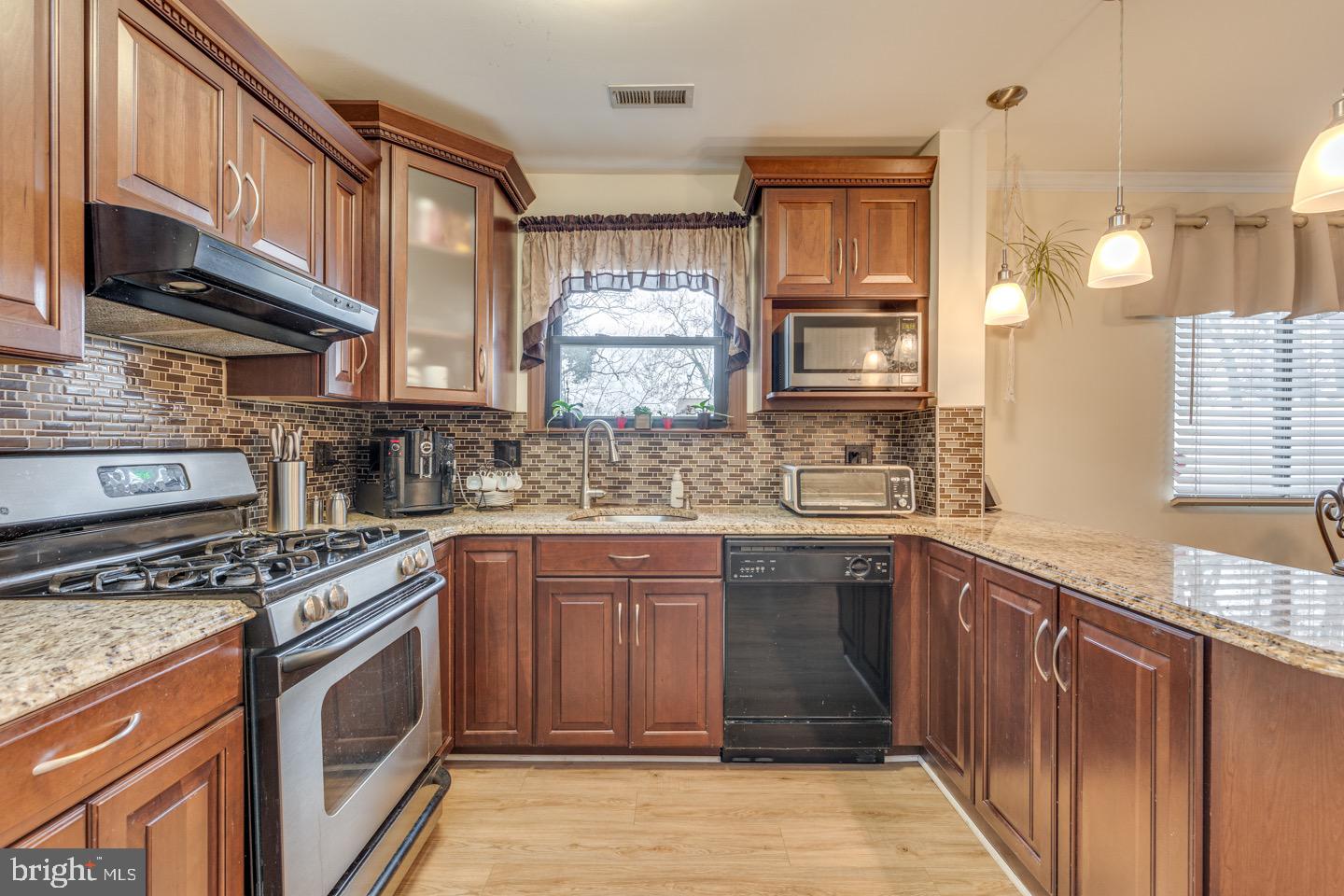 3420 Buckingham Ln