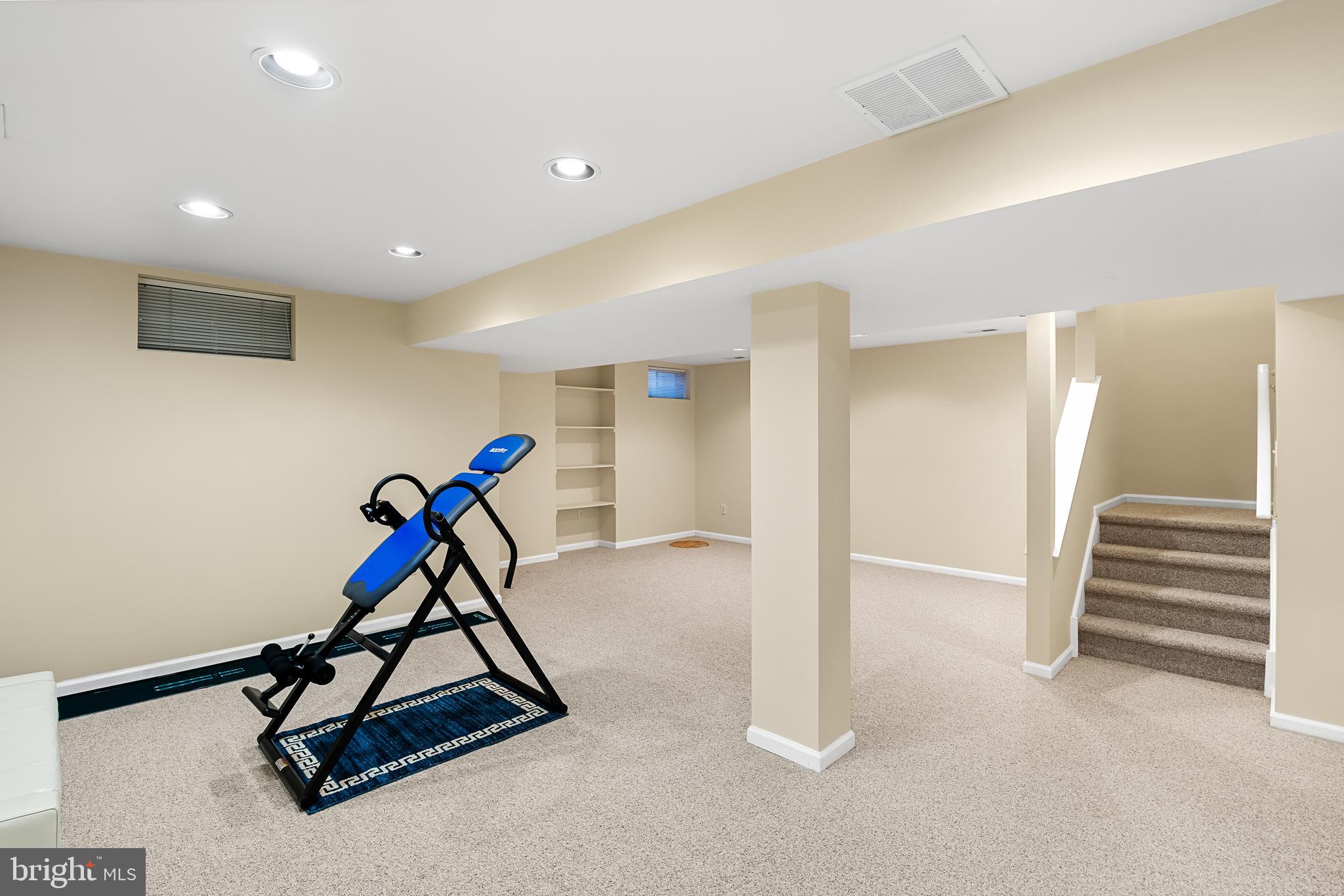 4095 HERMITAGE DRIVE