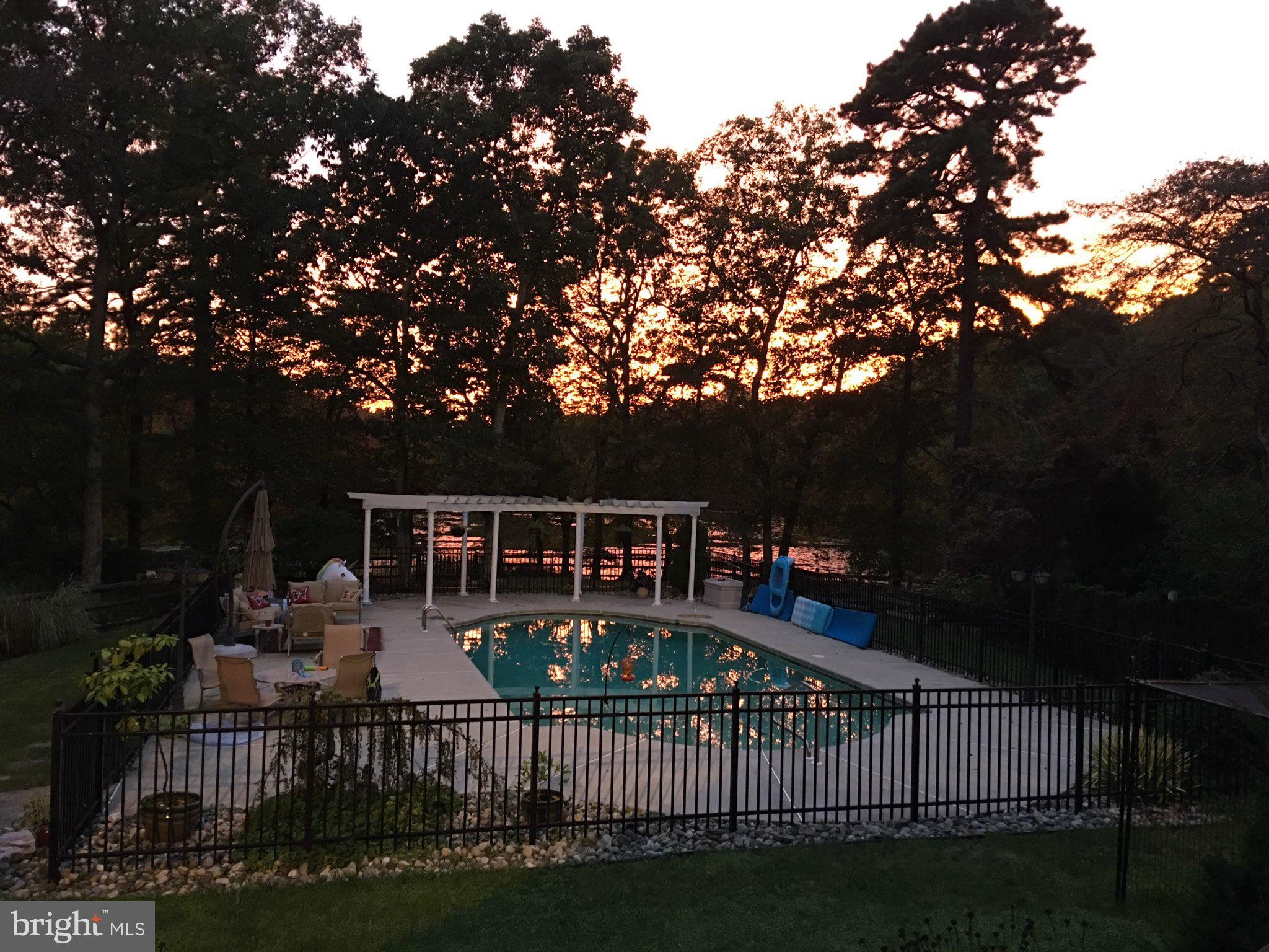 10 Winterberry Ln