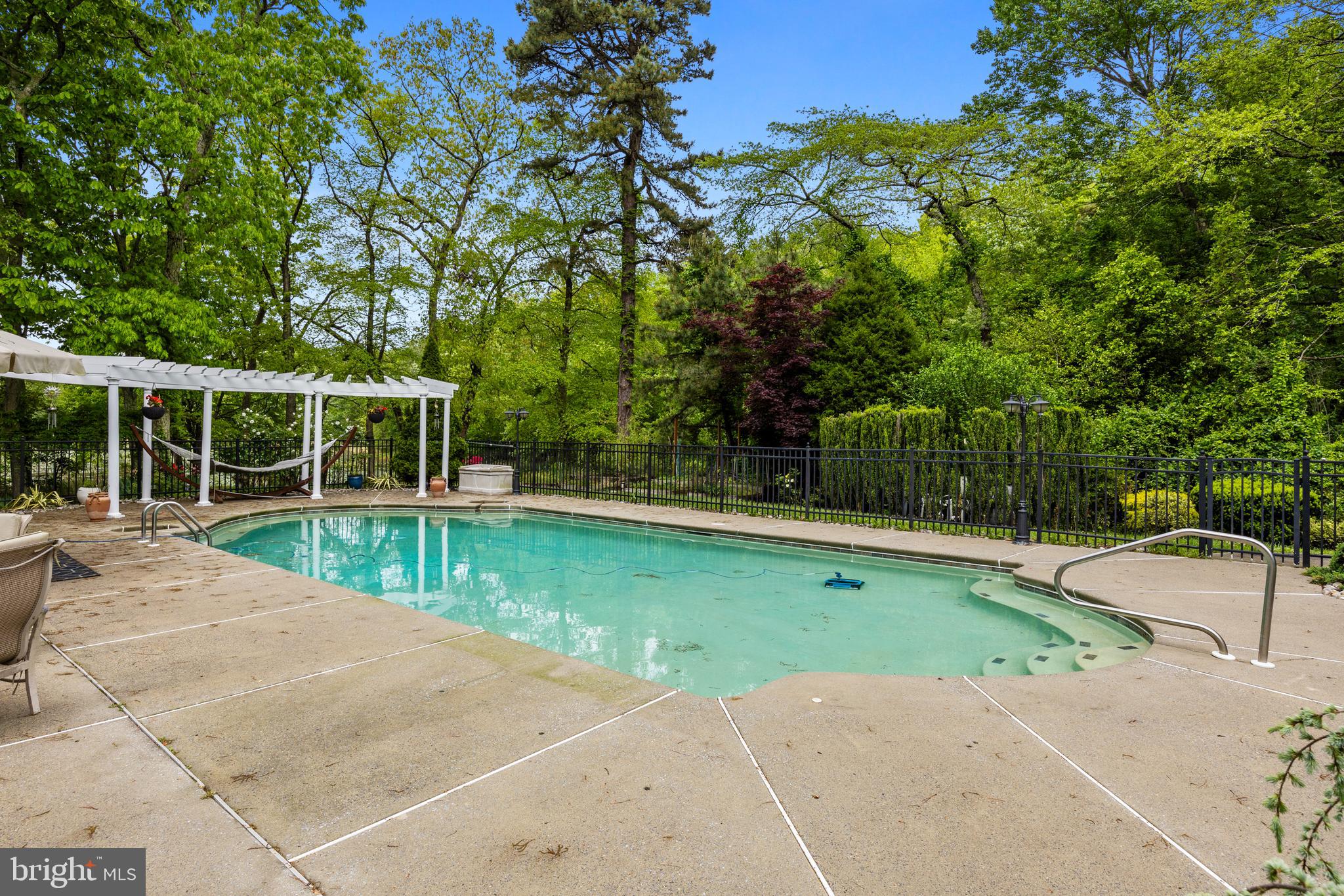 10 Winterberry Ln