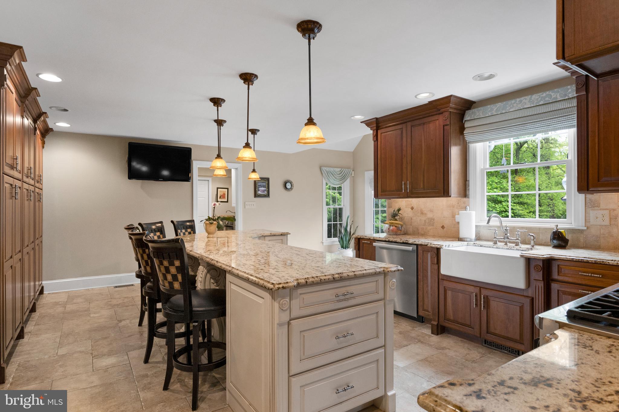 10 Winterberry Ln